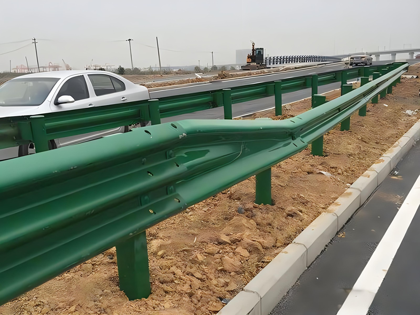 洛阳高速波形护栏板日常维护方案确保道路安全新举措